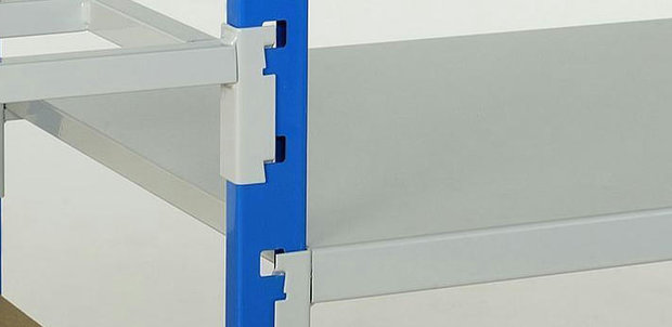 Plaatstalen legbord legbordstelling Flip - afmetingen 750x366 mm/leverbaar in diverse RAL kleuren/gevouwen en gelast plaatstaal met 4 aanhaakverbindingen aan de uiteinden/draagvermogen 200 kg